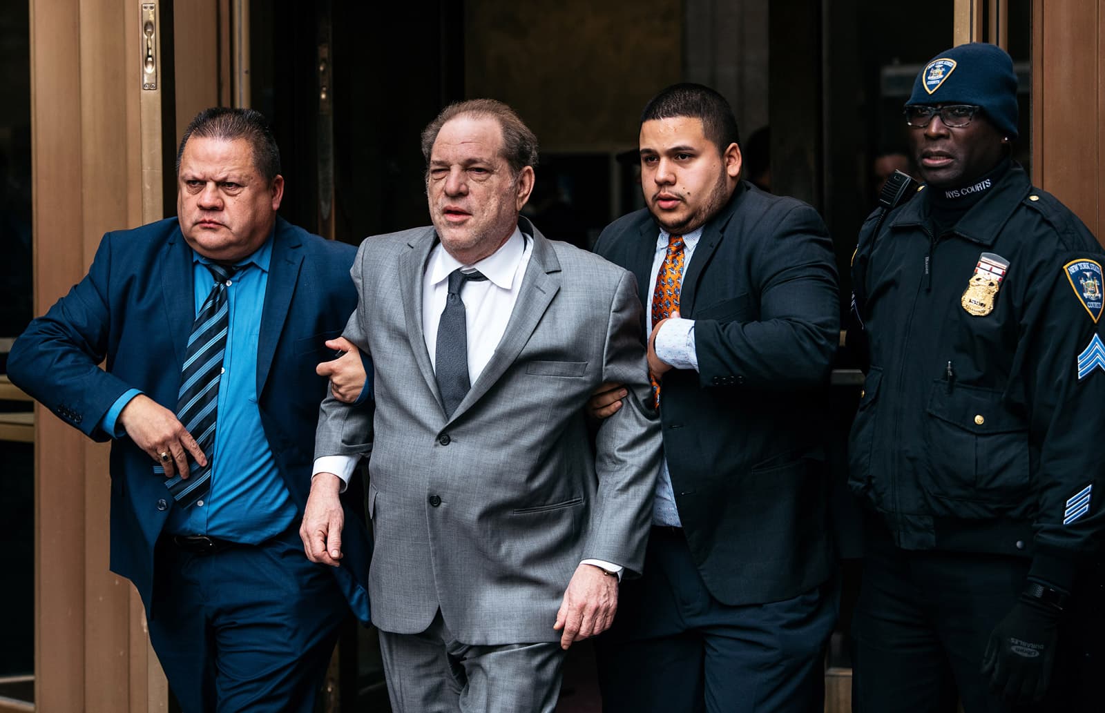 Harvey Weinstein sortint dels jutjats de Nova York el passat desembre. Fotografia de Scott Heins. Getty.