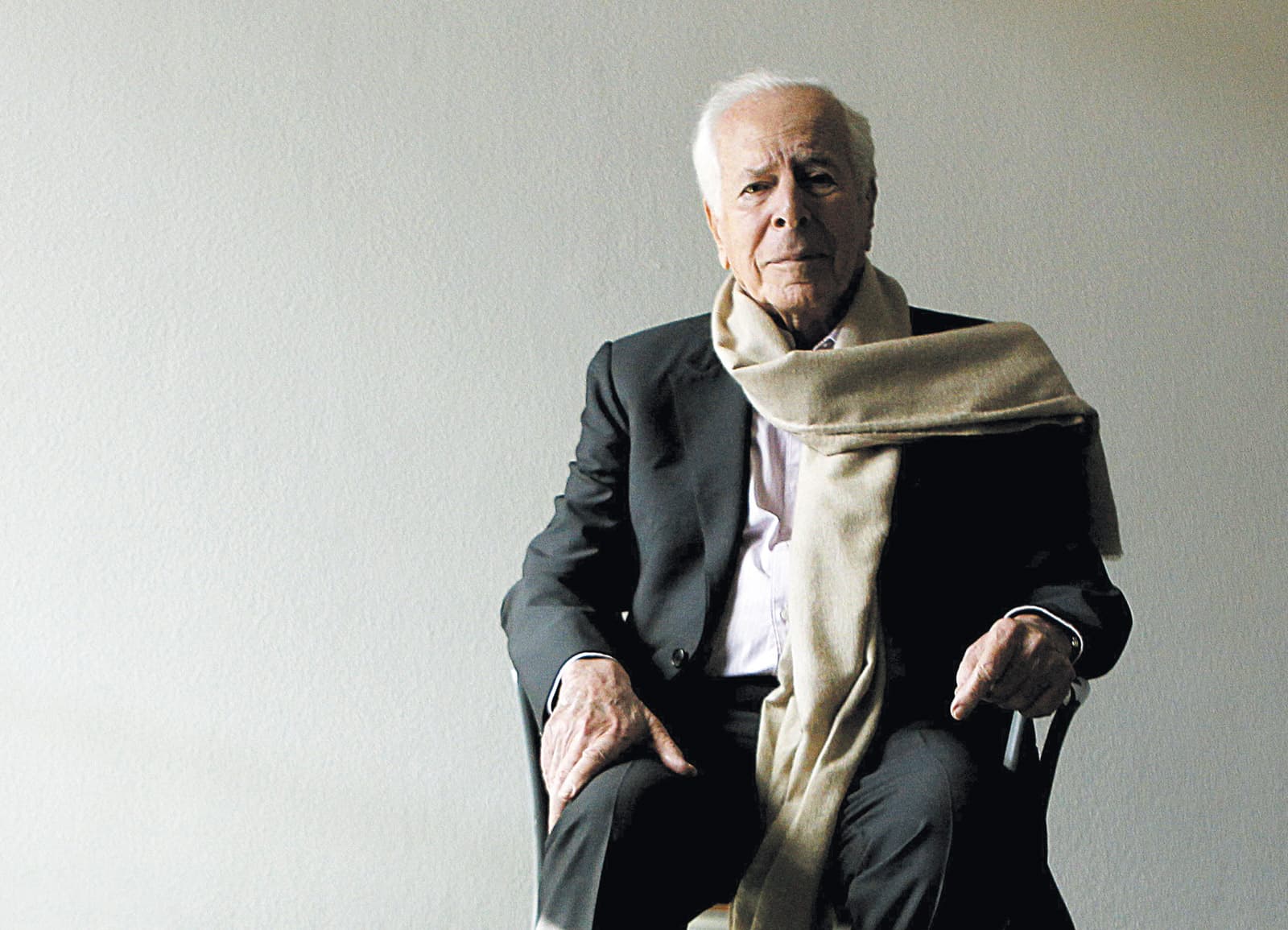 Jean Daniel en una visita a Madrid el 2010. Fotografia d’Emilio Naranjo. Efe.