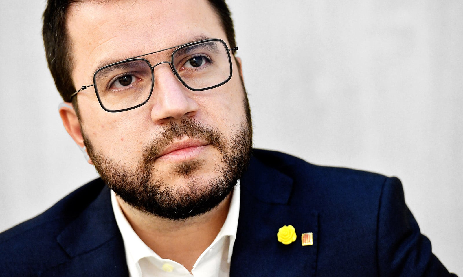 Pere Aragonès retratat a la seu d’ERC, durant la campanya electoral, al febrer. Fotografia de Xavier Jubierre.
