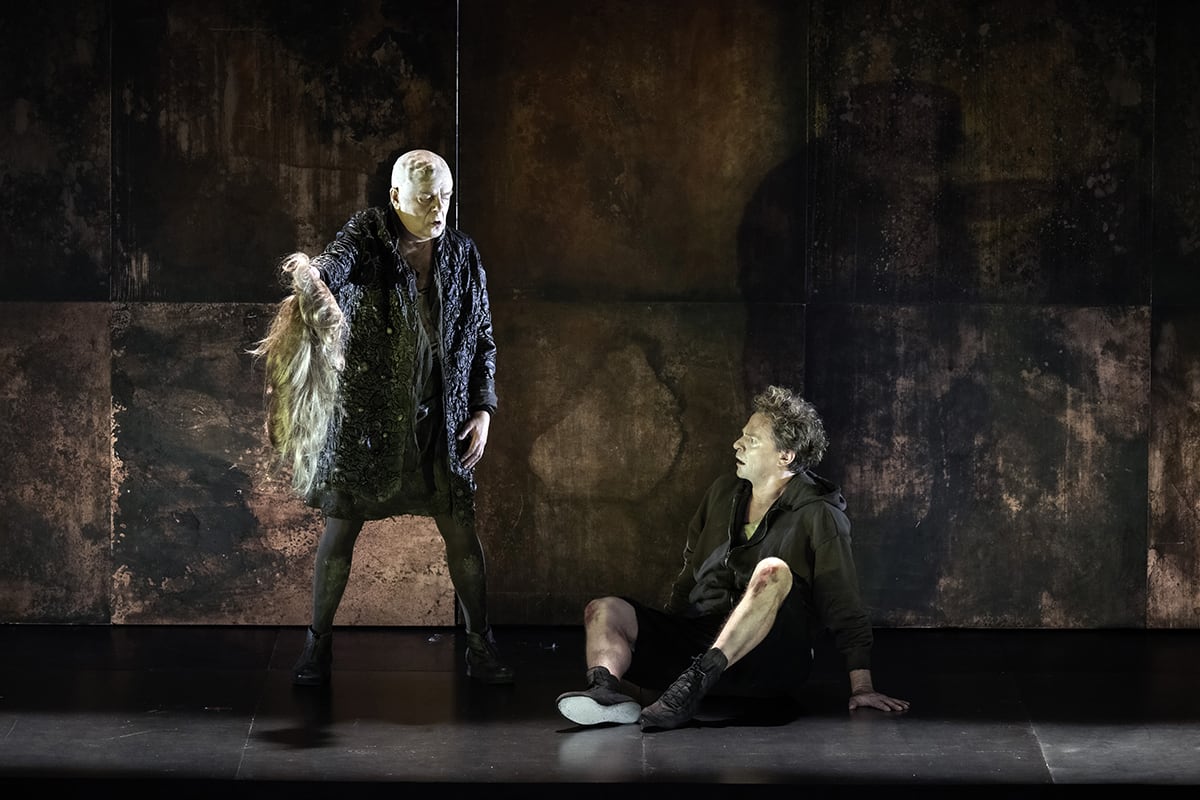 Hoare (Mime) i Vigilius (Siegfried), a 'Siegfried' de Richard Wagner, en una producció de La Monnaie. Fotografia de Monika Rittershaus