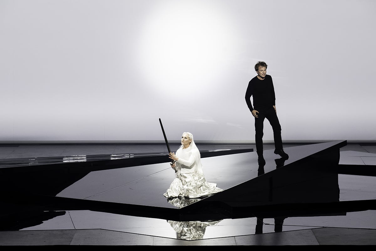 Brimberg (Brünhilde) i Vigilius (Siegfried), a 'Siegfried' de Richard Wagner, en una producció de La Monnaie. Fotografia de Monika Rittershaus