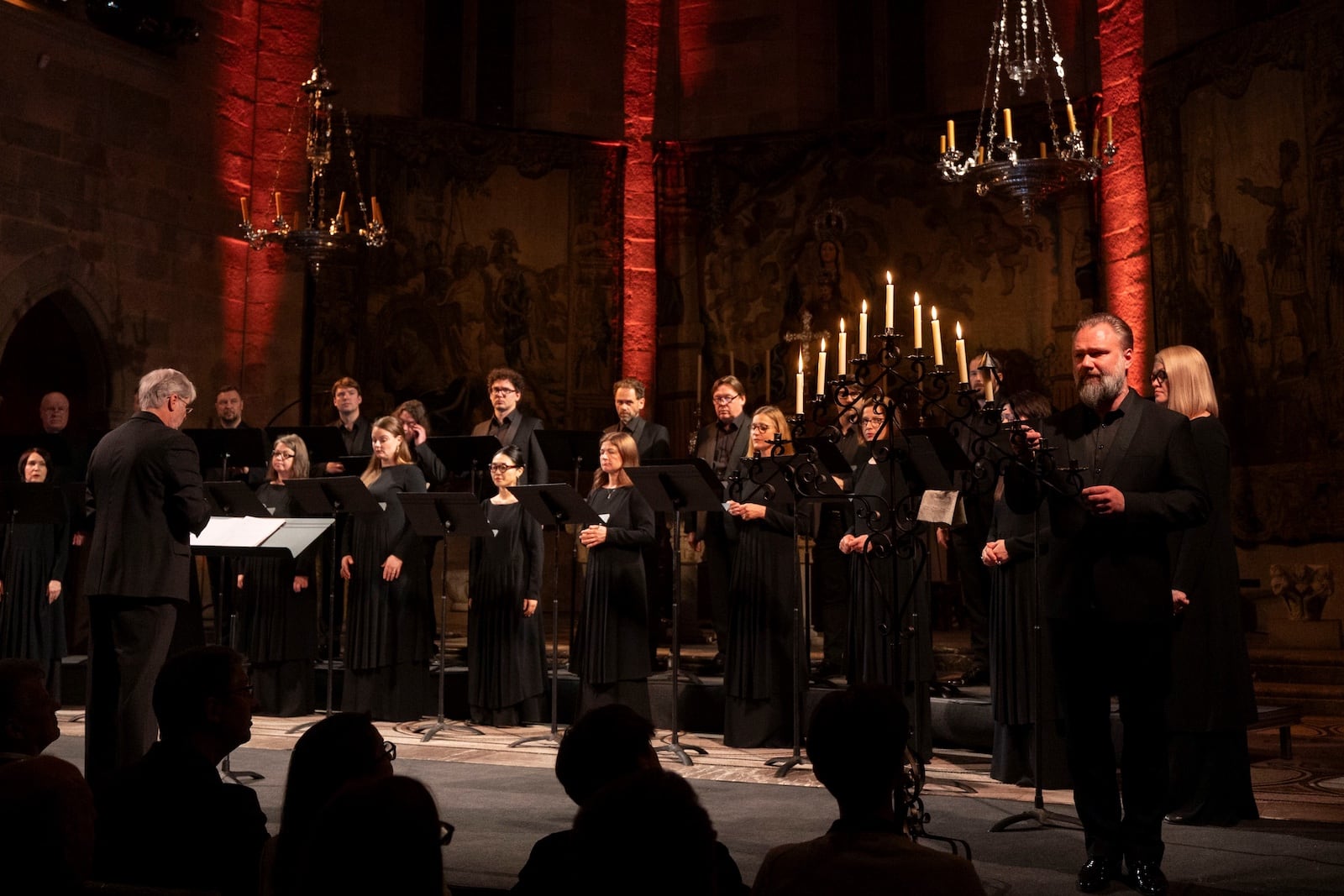 El Cor de la Ràdio de Letònia, dirigit per Sigvards Klava, durant l'estrena absoluta dels responsoris de Bernat Vivancos al Festival de Pasqua de Peralada. Fotografia de Toti Ferrer.