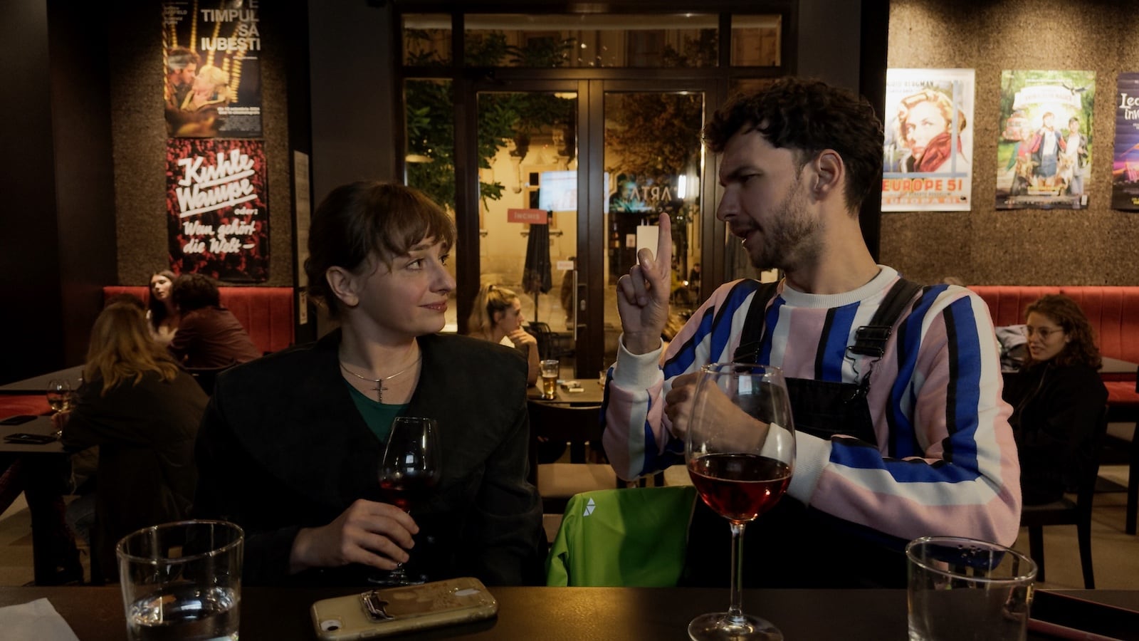 Fotograma del film Kontinental ’25 de Radu Jude. Imatge cedida per Atalante Cinema.