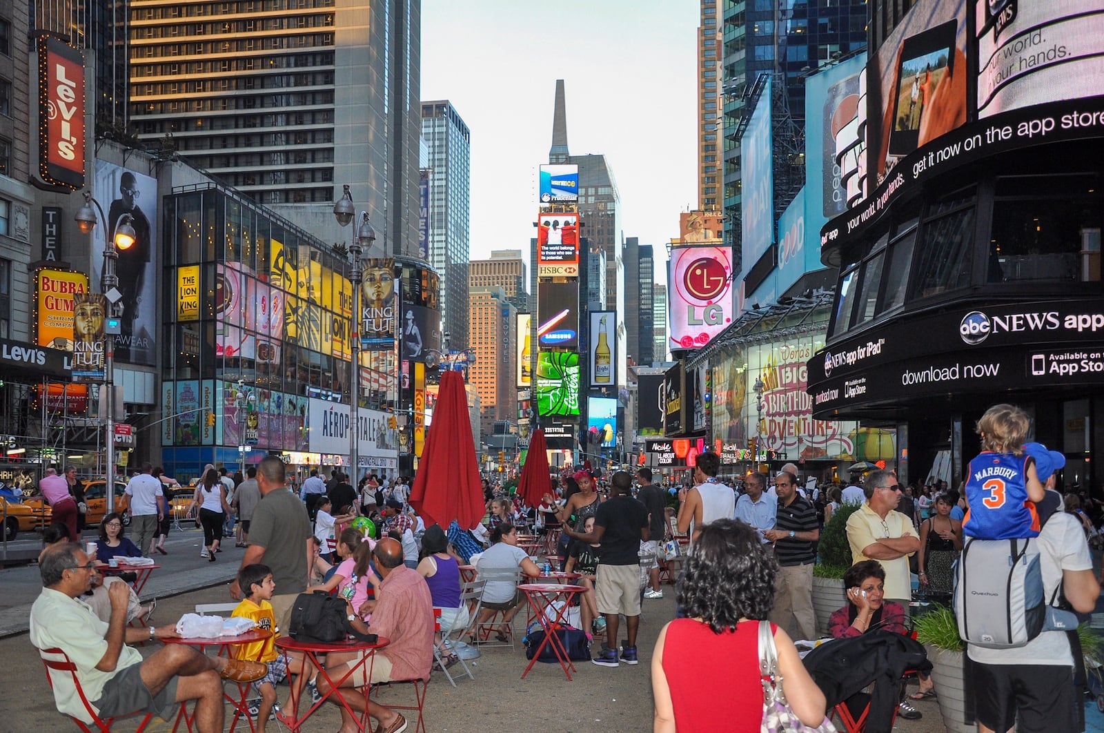 Times Square, a Nova York, com un espai representatiu de la vida quotidiana postmoderna. Fotografia de Chanilim. Panoramio
