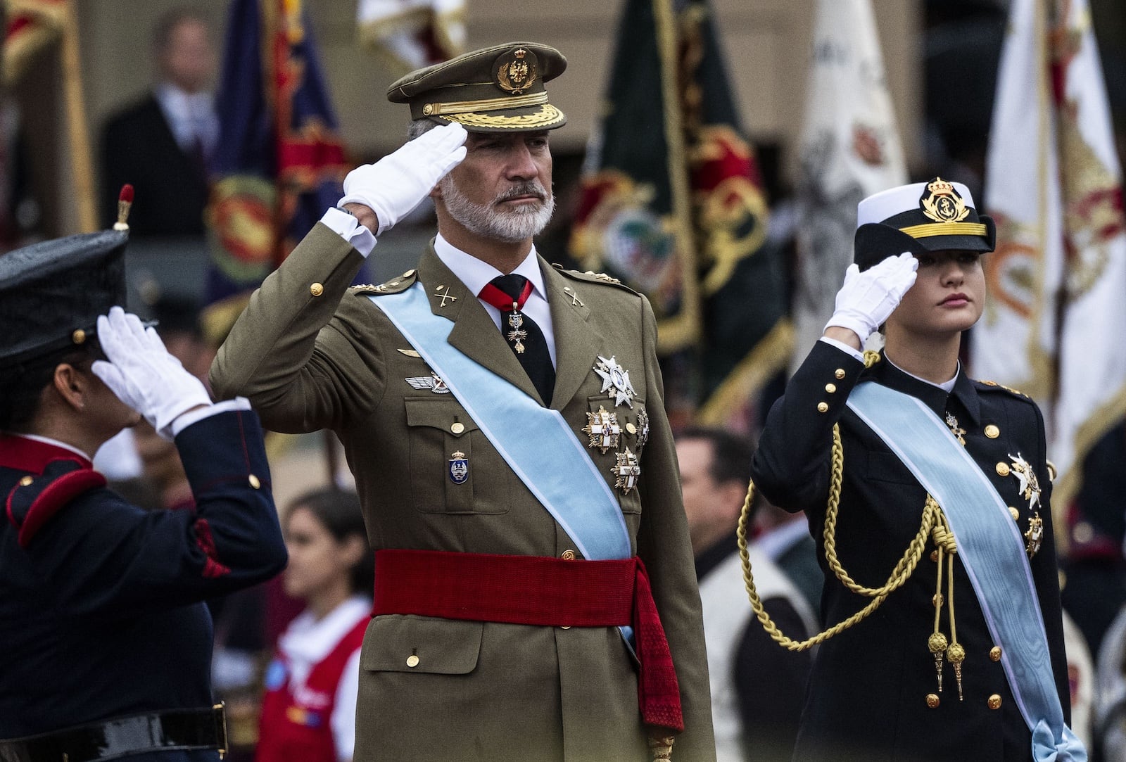 El rei de Espanya y la princesa d’Astúries, durant l’homenatge als caiguts de la Festa Nacional del 12 d’octubre de 2024. Fotografia distribuïda per la Junta d’Andalusia