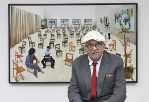 L’artista britànic David Hockney (1937-2026) a la inauguració de la seva exposició ‘Pintura i fotografia’, a la galeria Annely Juda Fine Art de Londres, el 14 de maig de 2015. Fotografia d’Andy Rain. EFE