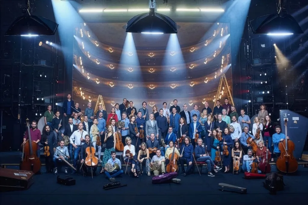 La Orquestra del Gran Teatre del Liceu, en 2021 sota la direcció de Josep Pons, en el centre de la imatge. Fotografia distribuïda per la Generalitat de Catalunya