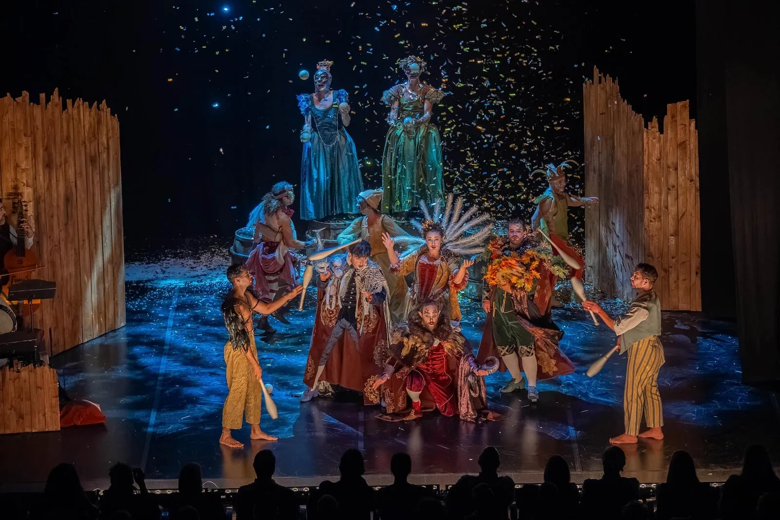 Escena de 'Carnaval barroc', de Le Poème Harmonique, al Festival de Torroella. Fotografia de Roger Lleixà.