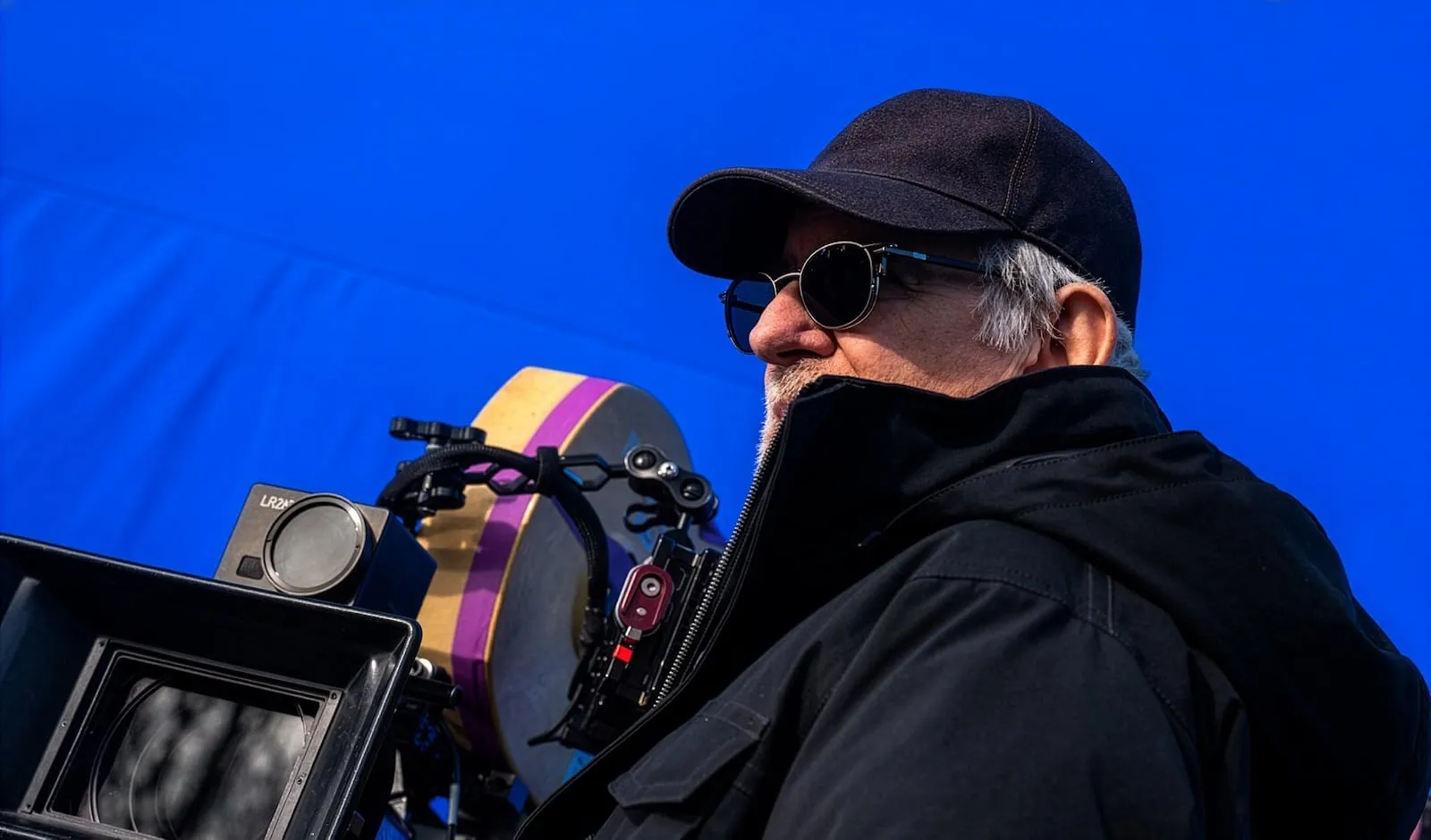 El cineasta Steven Spielberg durant el rodatge de Disclosure Day (El dia de la revelació, 2026). Fotografia promocional de Universal Pictures